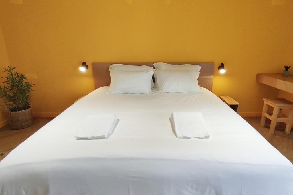 Postel nebo postele na pokoji v ubytování Mid-Atlantic Boutique Hostel