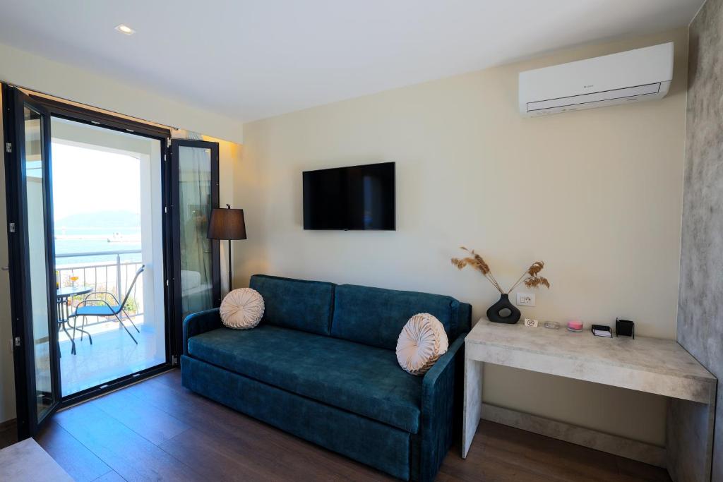 TV a/nebo společenská místnost v ubytování SAMI BEACHVIEW