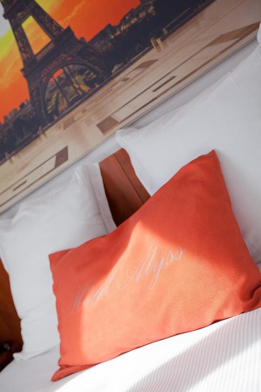 Alyss Saphir Cambronne Eiffel - Resim 26