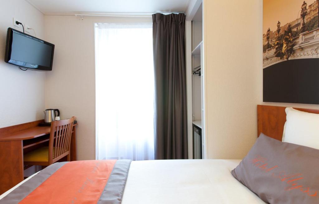 Alyss Saphir Cambronne Eiffel - Resim 27