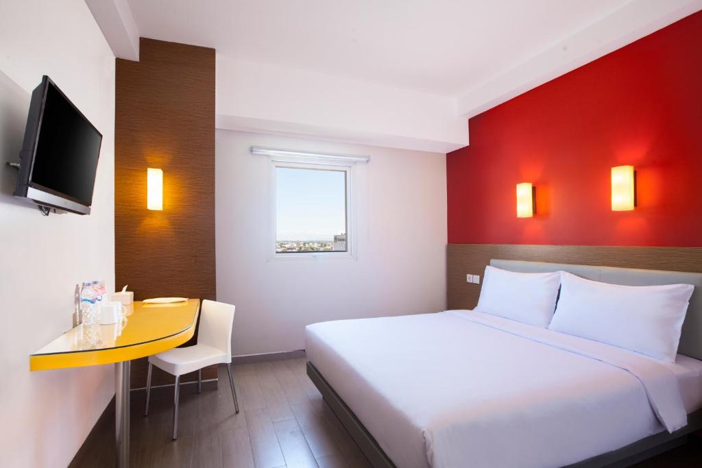 Postel nebo postele na pokoji v ubytování Amaris Hotel Palembang