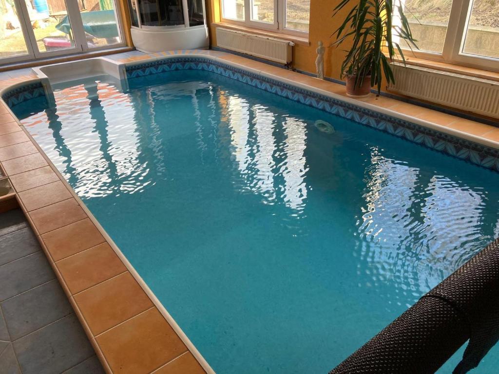 Bazén v ubytovaní Apartmán u potoka alebo v jeho blízkosti