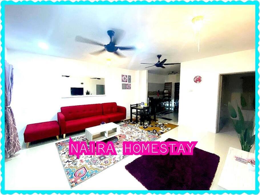 TV a/nebo společenská místnost v ubytování Naira Homestay Kota Bharu ,Wakaf Che Yeh 4 Bilik 3 Aircond