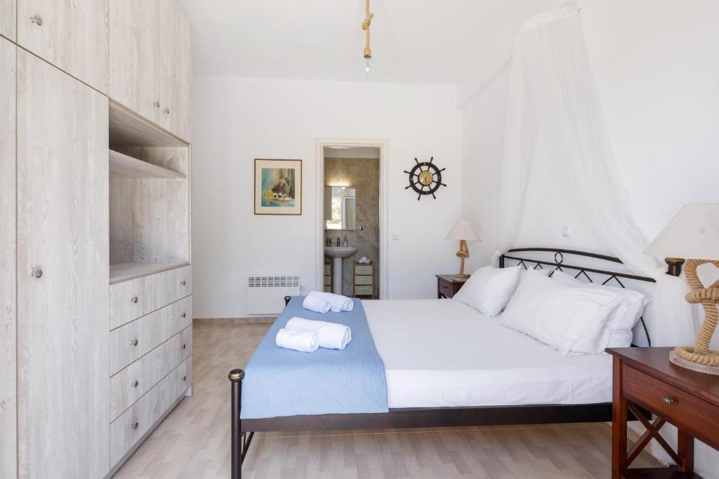 Postel nebo postele na pokoji v ubytování Cycladic Villa with sea view!