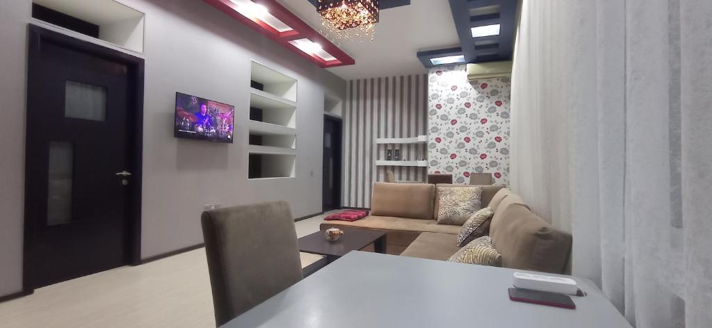 امکانات Large and central apartment in the heart of Baku, close to Icheri Sheher Metro station and the Fountain Square - تصویر ۴