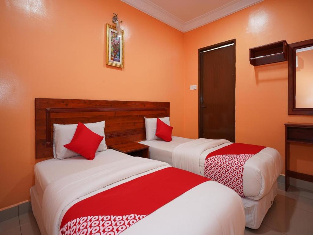 Postel nebo postele na pokoji v ubytování Bercam Times Inn Hotel