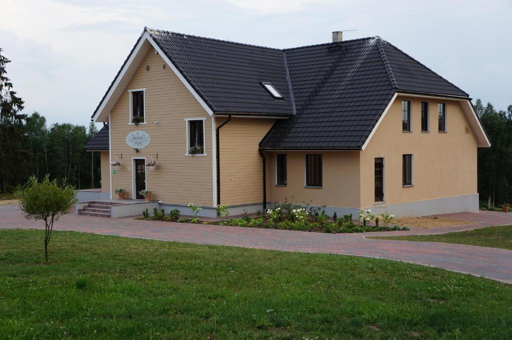 Hoone, kus külalistemaja asub
