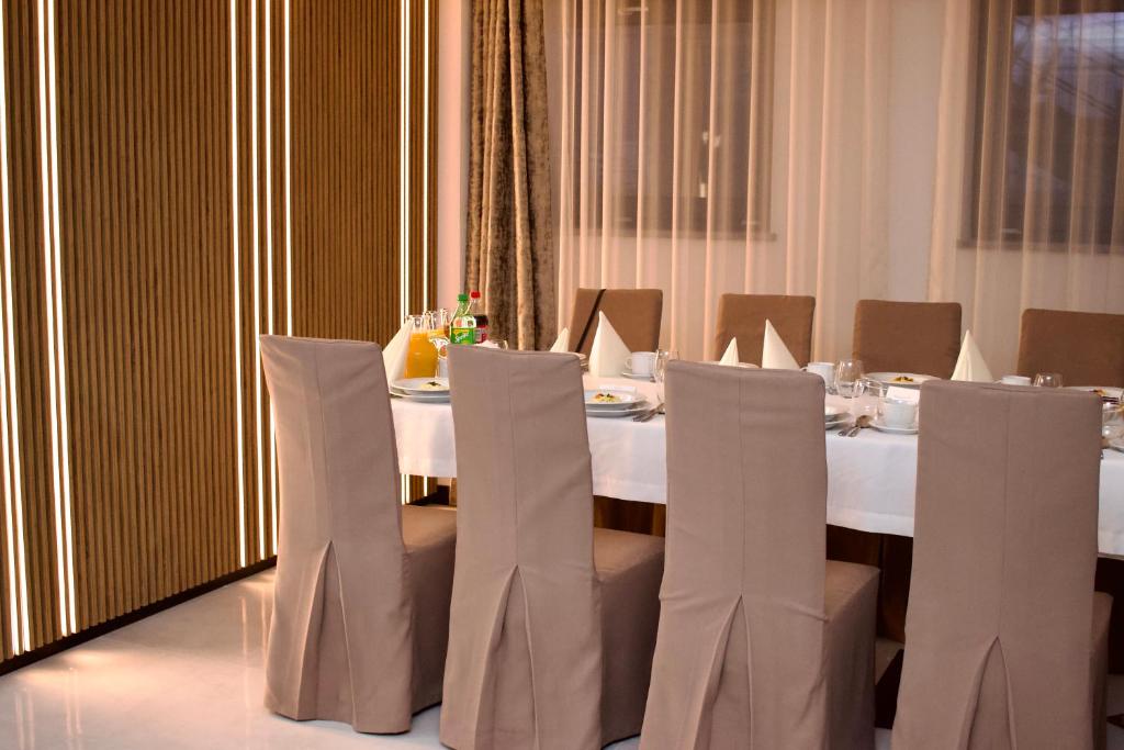 Restauracja lub miejsce do jedzenia w obiekcie Hotel Lazur SPA & Conference