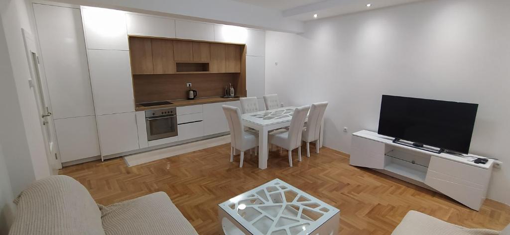 Η κουζίνα ή μικρή κουζίνα στο Leo Apartment