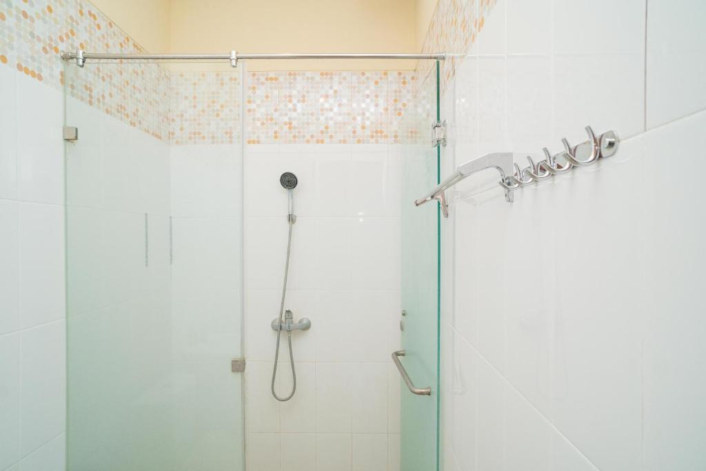 Koupelna v ubytování RedDoorz near ITDC Nusa Dua