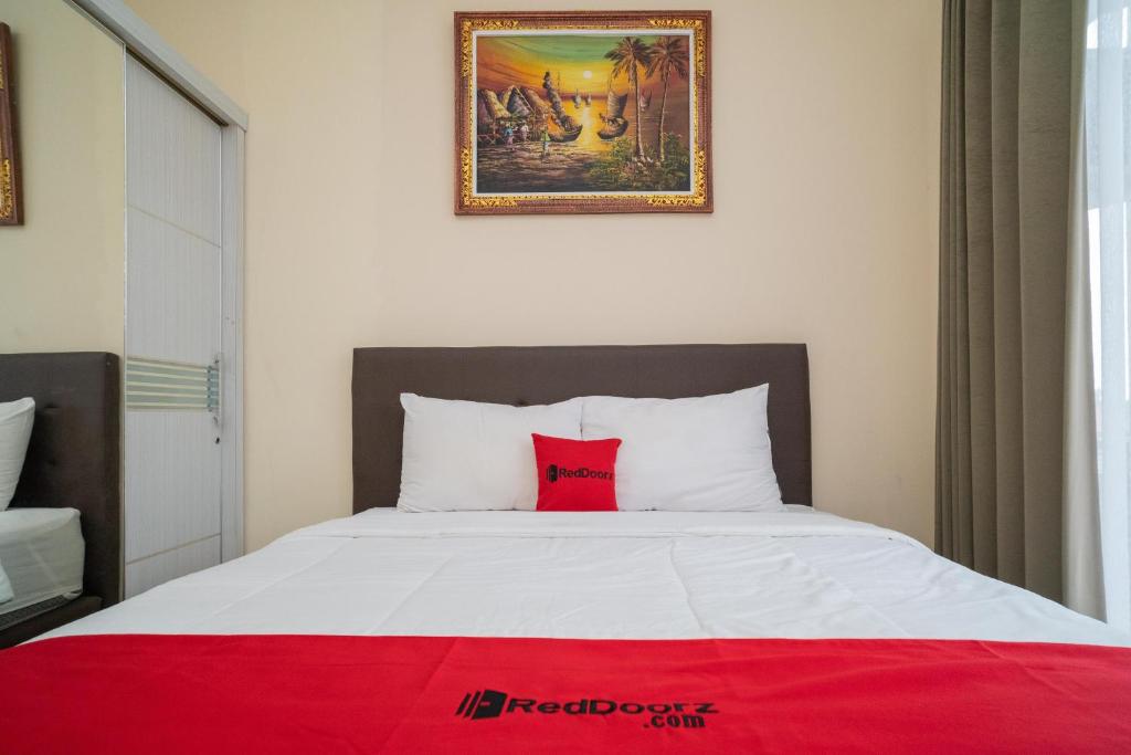 Postel nebo postele na pokoji v ubytování RedDoorz near ITDC Nusa Dua