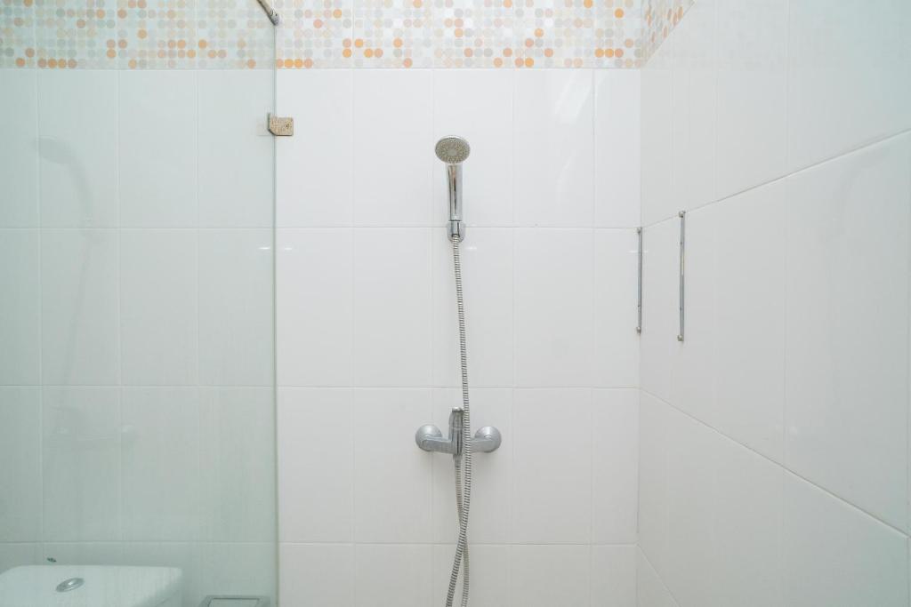 Koupelna v ubytování RedDoorz near ITDC Nusa Dua