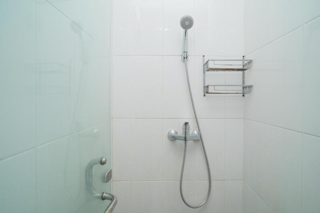 Koupelna v ubytování RedDoorz near ITDC Nusa Dua