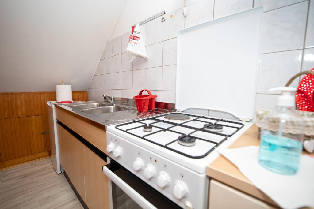 Kuchyňa alebo kuchynka v ubytovaní Apartmani Poljančić