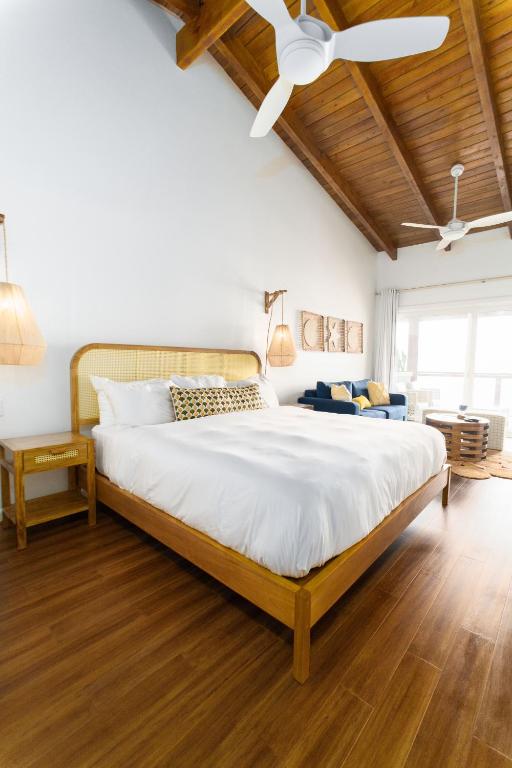 Voodi või voodid majutusasutuse The Beach House Boutique Hotel toas