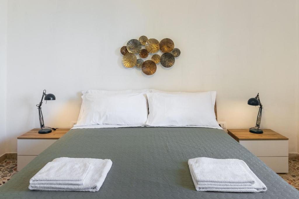 A bed or beds in a room at Trigona 4 Apartment