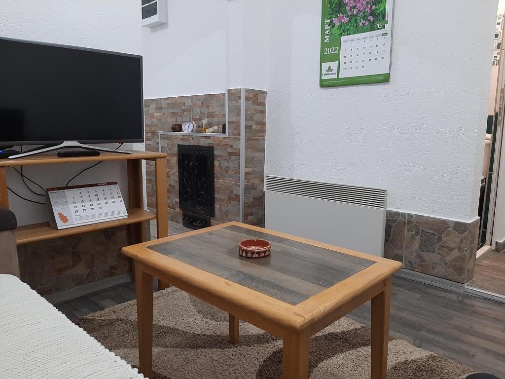 TV a/nebo společenská místnost v ubytování Vikendica RTANJ