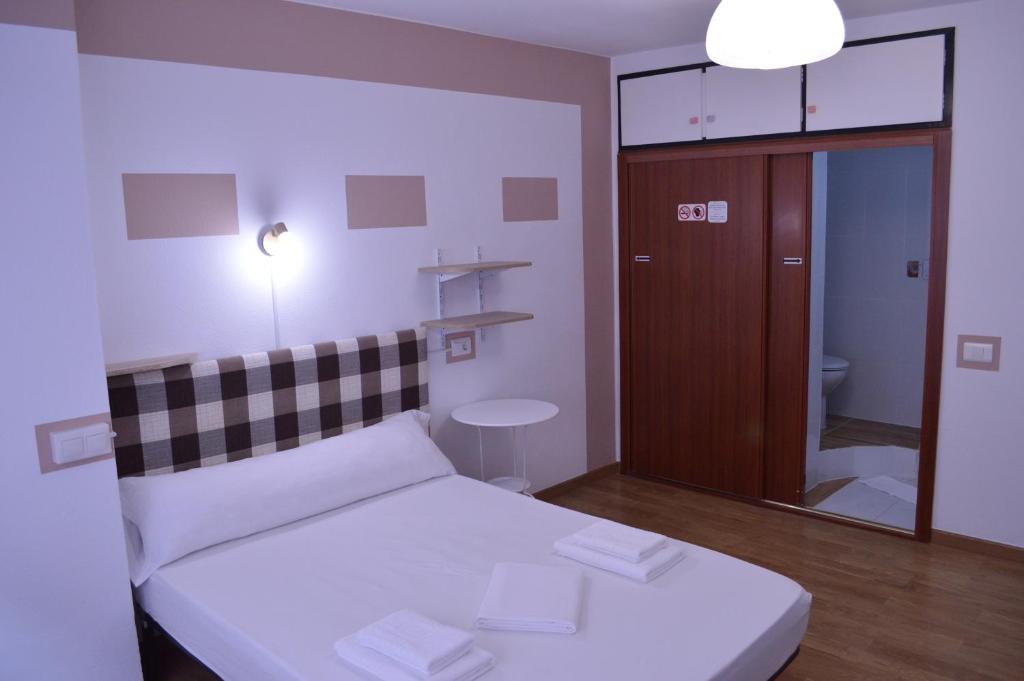 Postel nebo postele na pokoji v ubytování ArArAt Hostel
