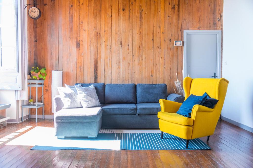 a living room with a couch and a yellow chair at La Casa del Barranco in Fasnia