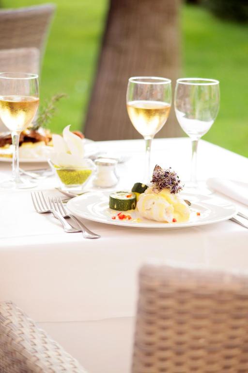 Grupotel Macarella Suites & Spa italokat is kínál