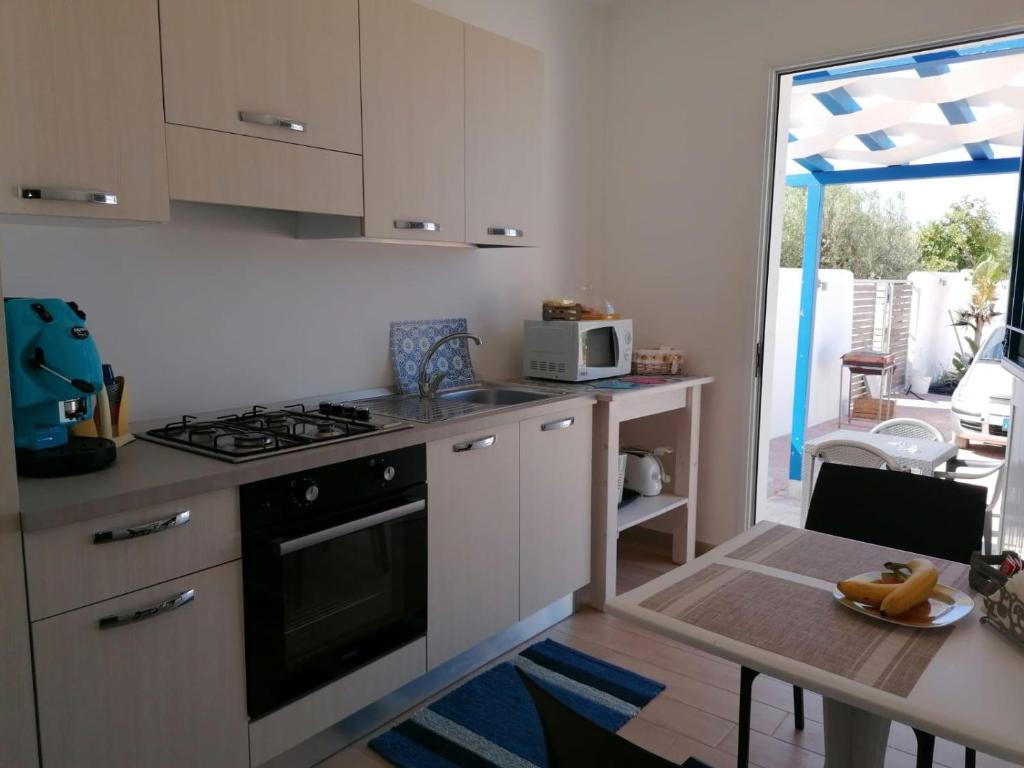 Kuchyň nebo kuchyňský kout v ubytování B&B Santorini