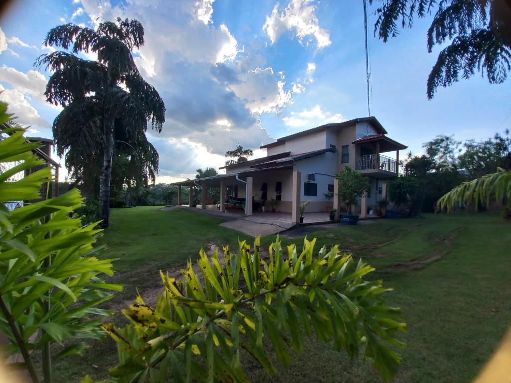 Um jardim em Sítio Flora Rei