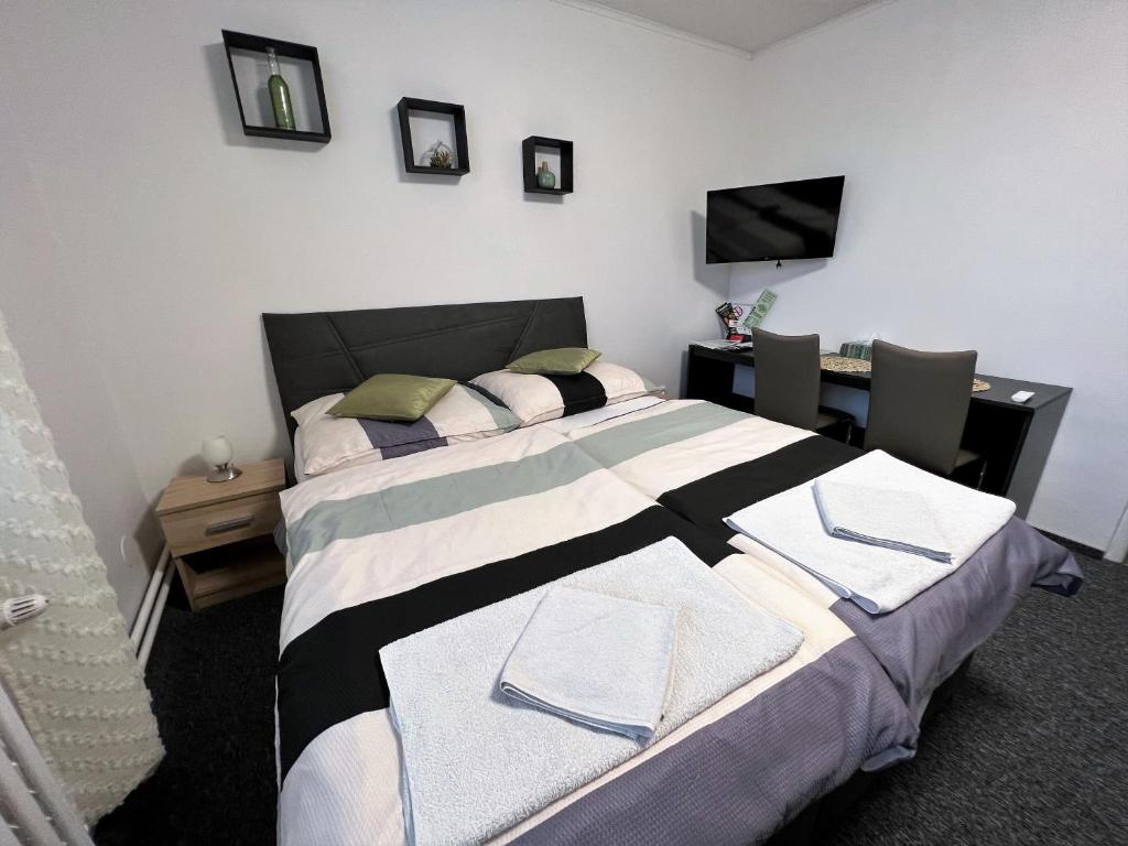 Voodi või voodid majutusasutuse Apartmány Karlovy Vary toas