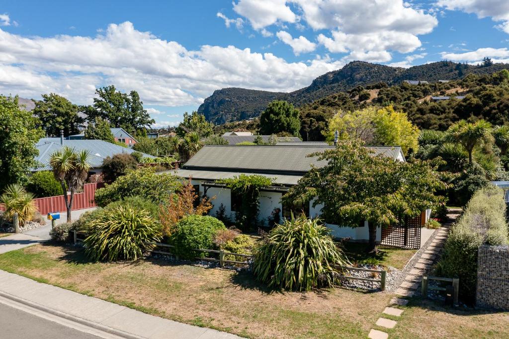 Andys House, Albert Town (updated prices 2024)