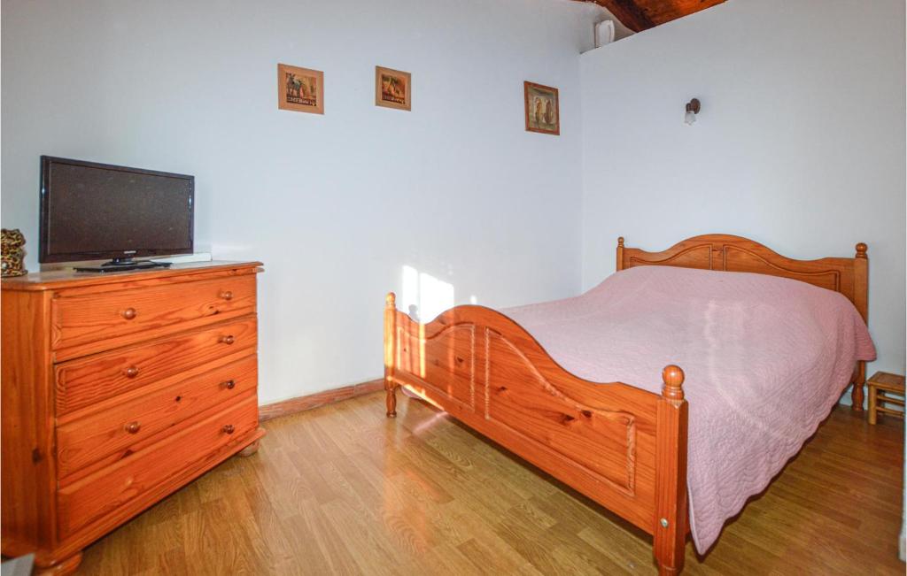 Una cama o camas en una habitaci&oacute;n de Gorgeous Home In Mezzavia With Kitchen