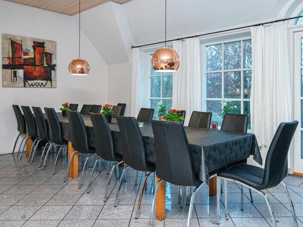 Konferenční prostory v ubytování 18 person holiday home in Ulfborg-By Traum