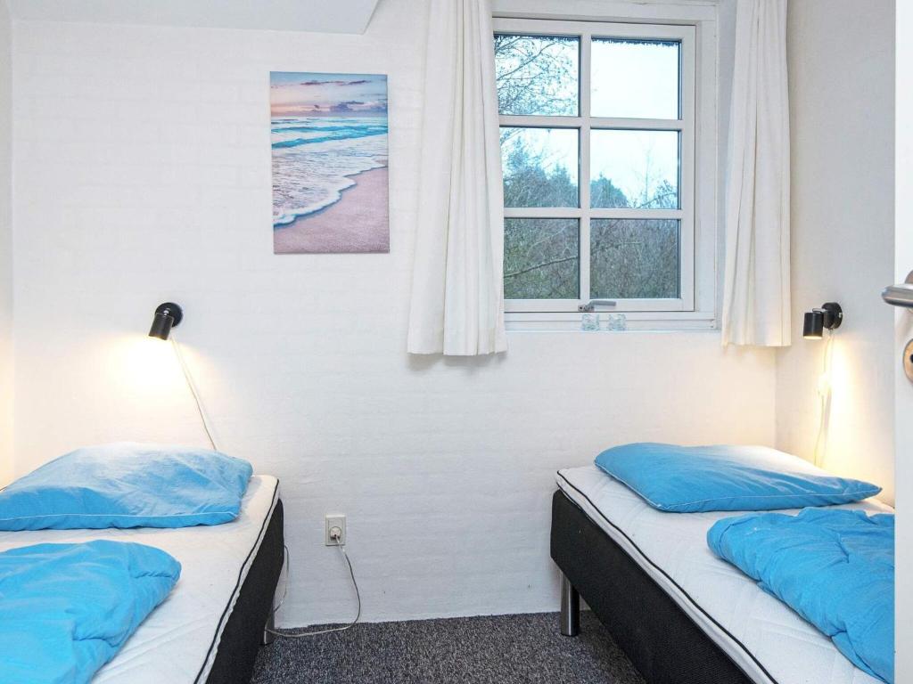 Postel nebo postele na pokoji v ubytování 18 person holiday home in Ulfborg-By Traum
