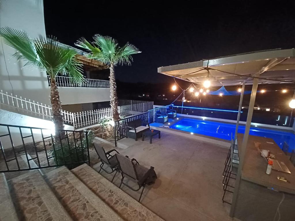 Bazén v ubytování Alberca Caliente, Heated Pool House with the view nebo v jeho okolí
