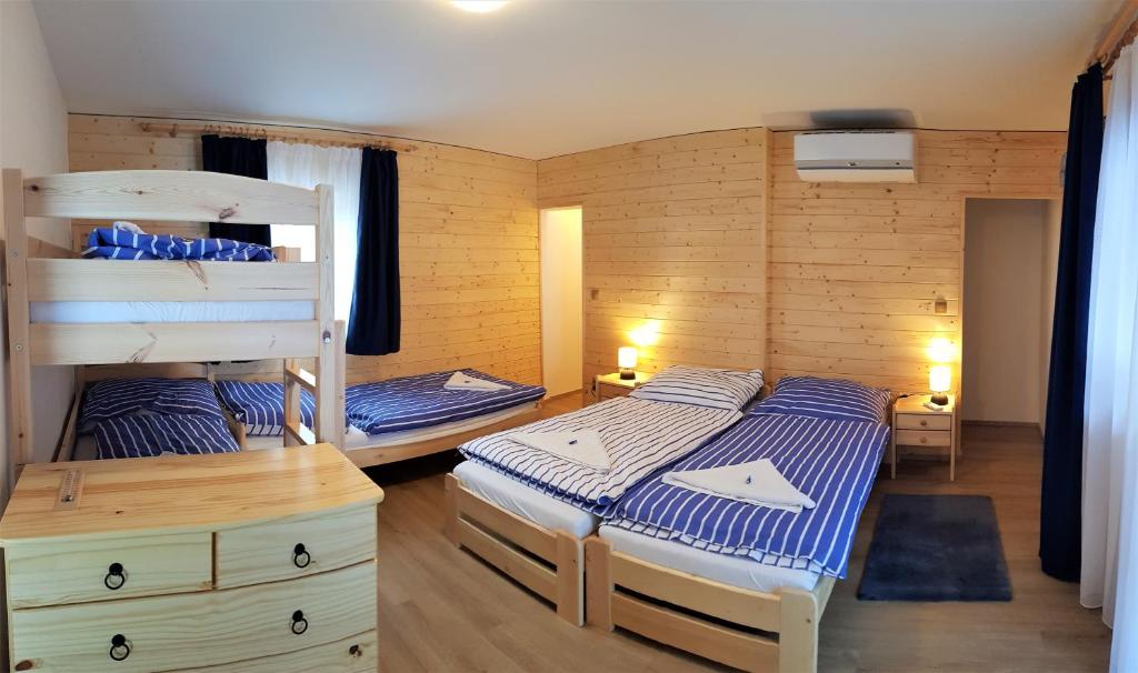 Postel nebo postele na pokoji v ubytování Penzion a Restaurace Vyhlídka
