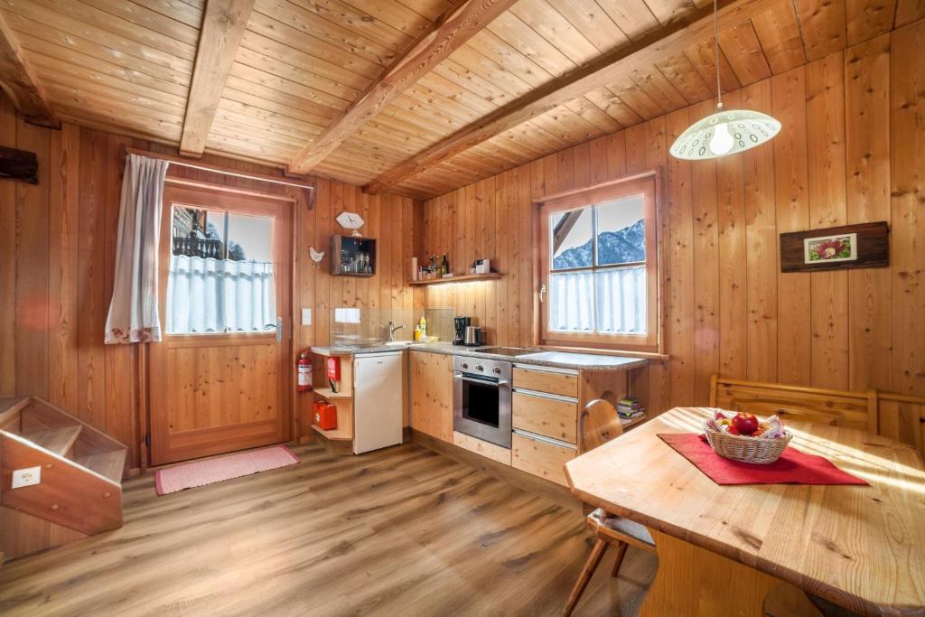 Kuchnia lub aneks kuchenny w obiekcie Ferienhaus Waldhof