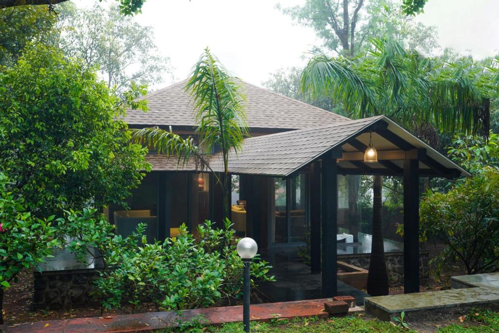 Gallery image of SaffronStays The Glasshouse, Panchgani - beautiful glass villa for couples in Panchgani