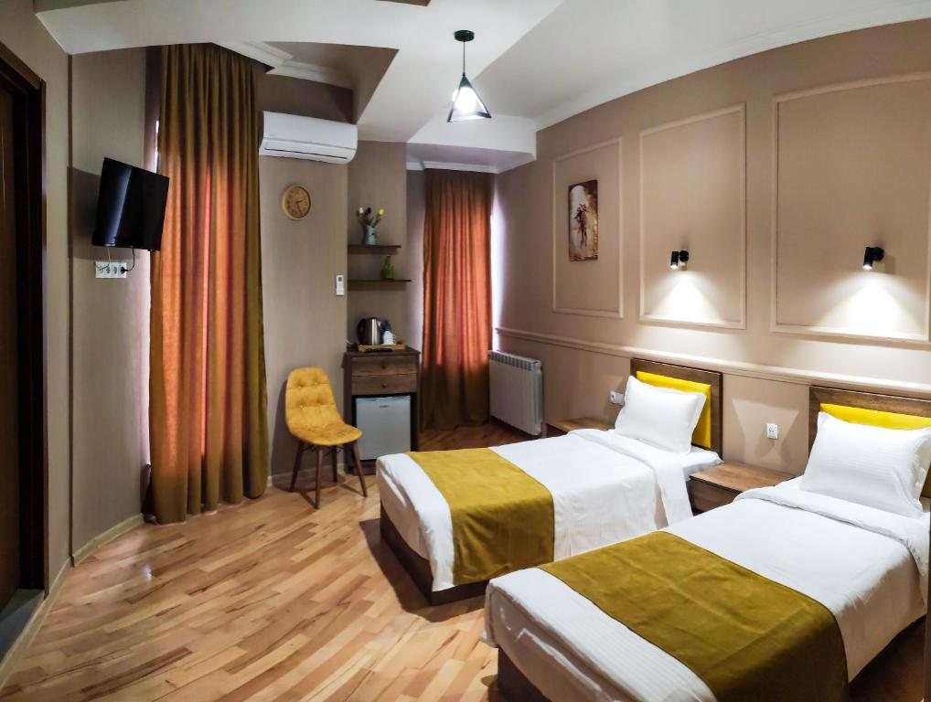 Postel nebo postele na pokoji v ubytování Legend Hotel