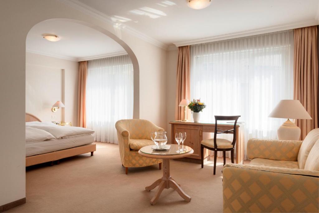 Ruang duduk di KunstHotel Linde Garni
