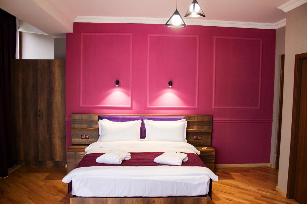 Postel nebo postele na pokoji v ubytování Legend Hotel
