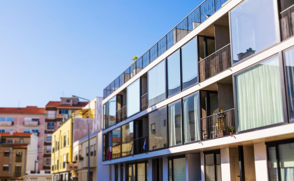 a building with glass windows on a city street at Aveiro Urban Flat in Aveiro