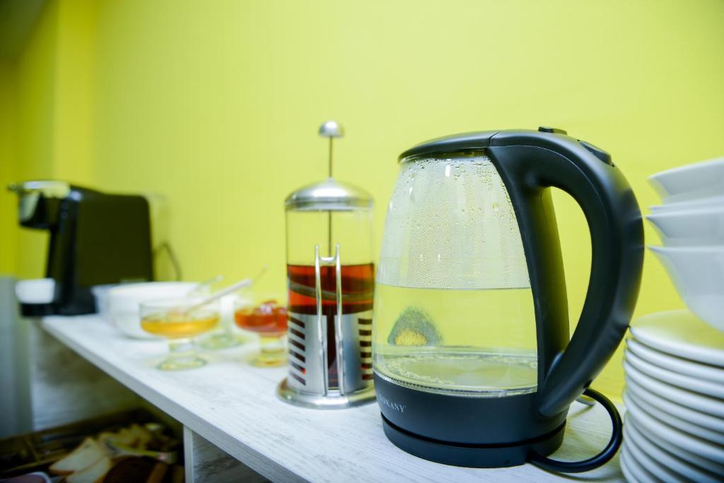 Příslušenství pro přípravu čaje a kávy v ubytování Lemon