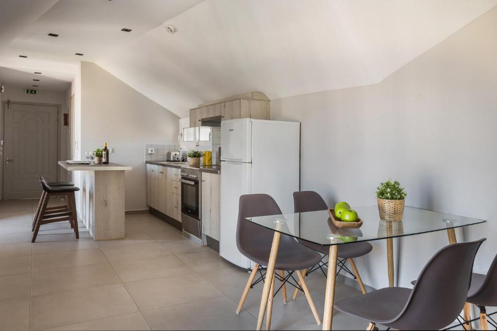 Kuchnia lub aneks kuchenny w obiekcie Fidias city rooms