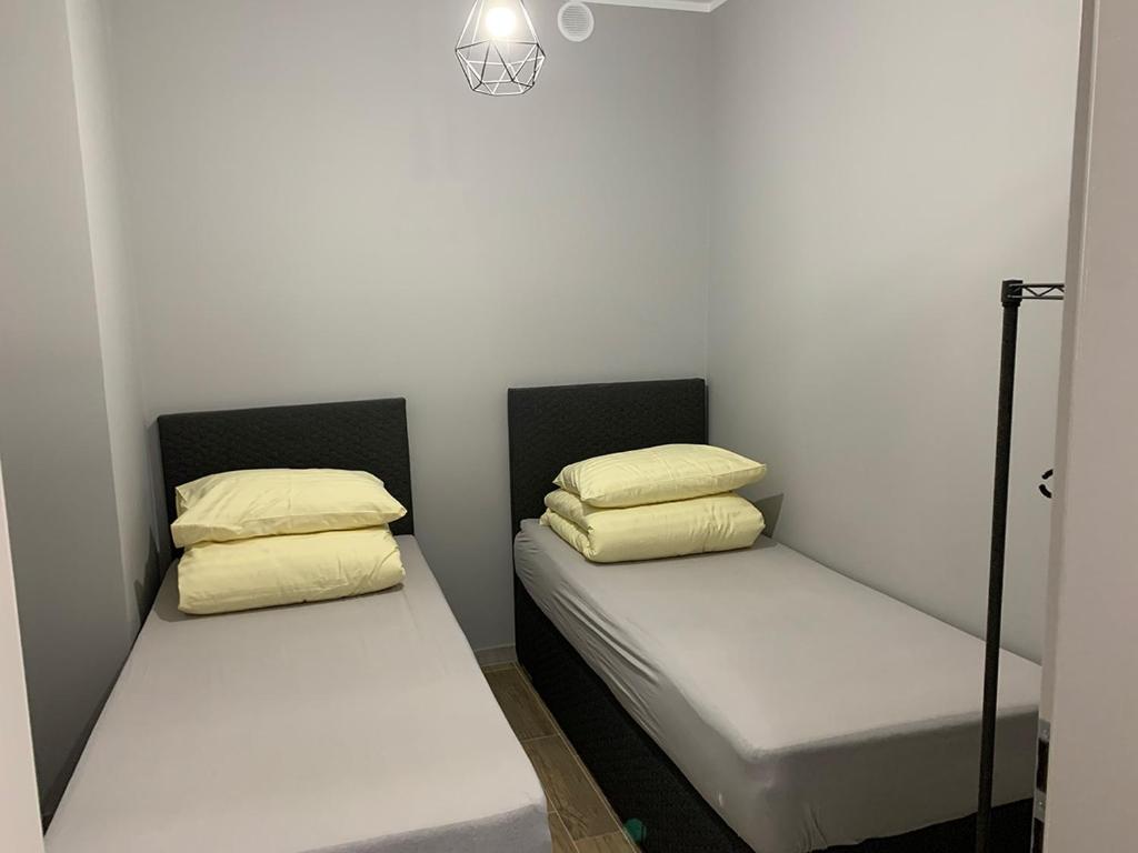 Posteľ alebo postele v izbe v ubytovaní Apartamenty Nadjeziorna