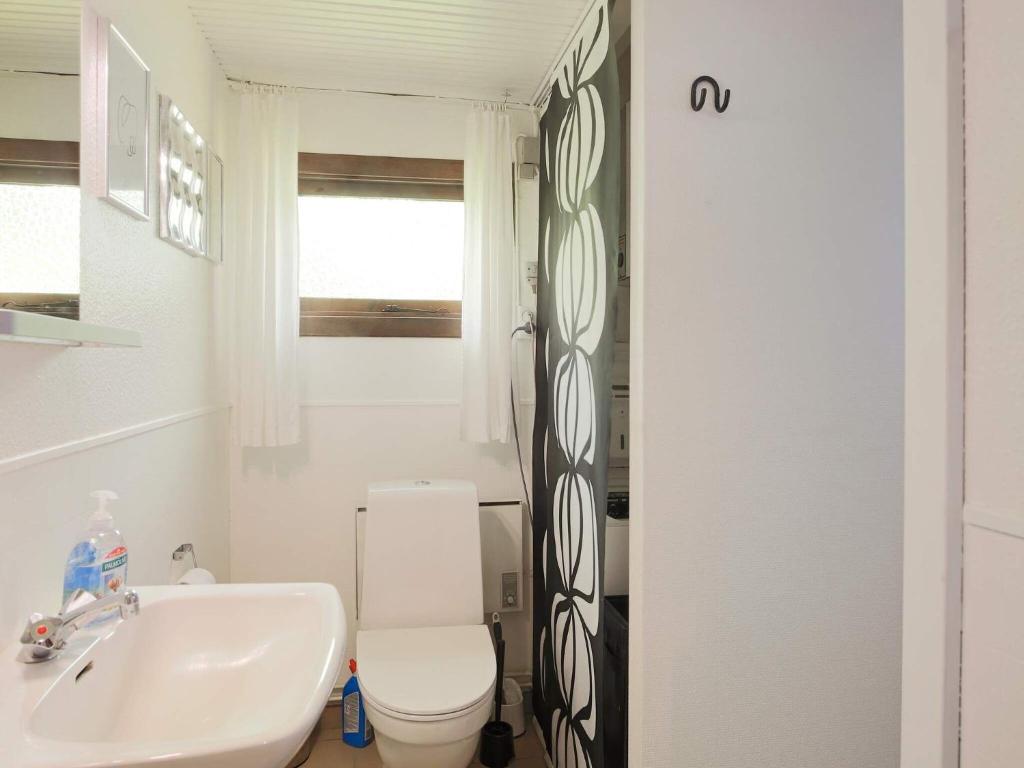 Koupelna v ubytování 8 person holiday home in Holbæk