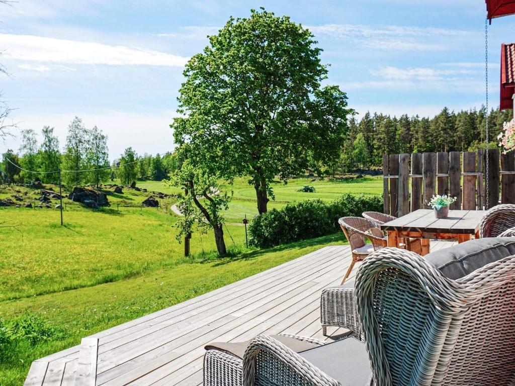 Zahrada ubytování 4 person holiday home in Mellösa