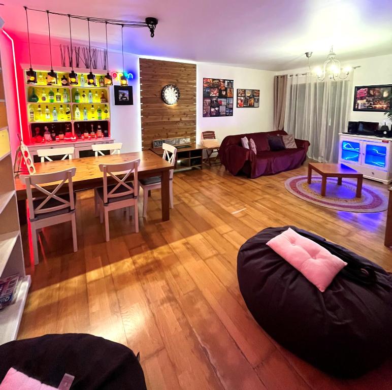 Lounge nebo bar v ubytování epicenter SKYBAR