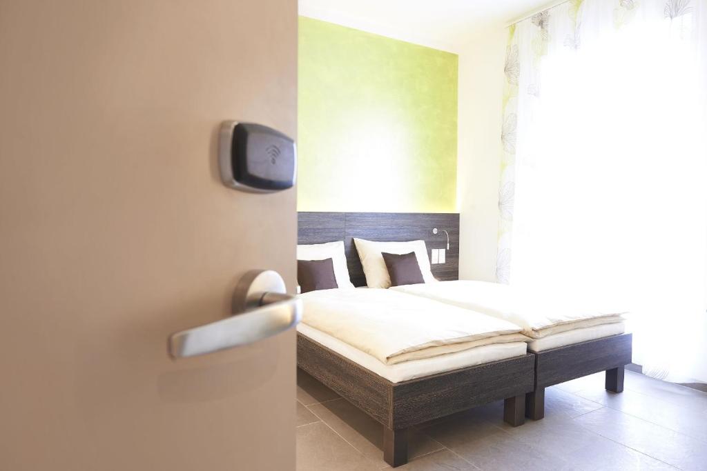 Posteľ alebo postele v izbe v ubytovaní eee Hotel Marchtrenk