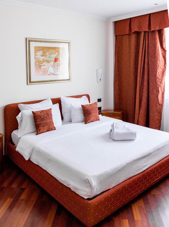 Postel nebo postele na pokoji v ubytování Hotel Pushkin