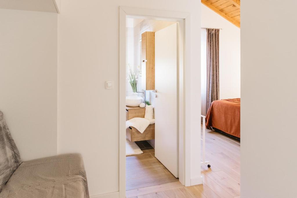 Postel nebo postele na pokoji v ubytování Krolo Villa&Wine