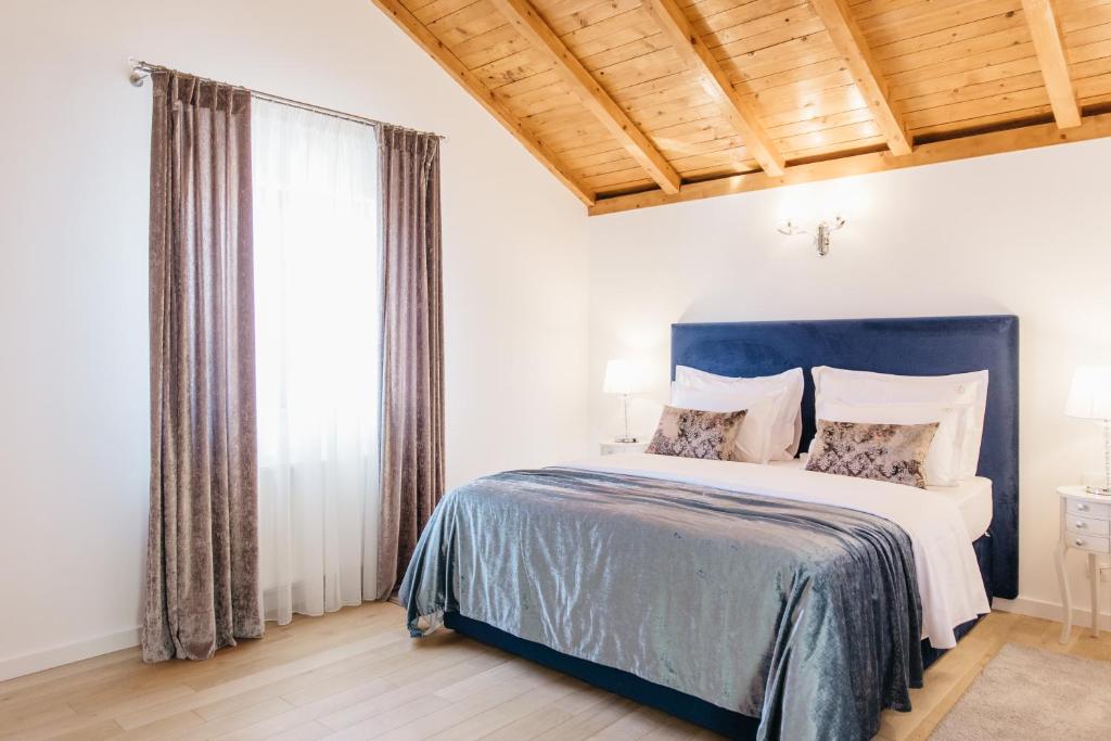 Postel nebo postele na pokoji v ubytování Krolo Villa&Wine