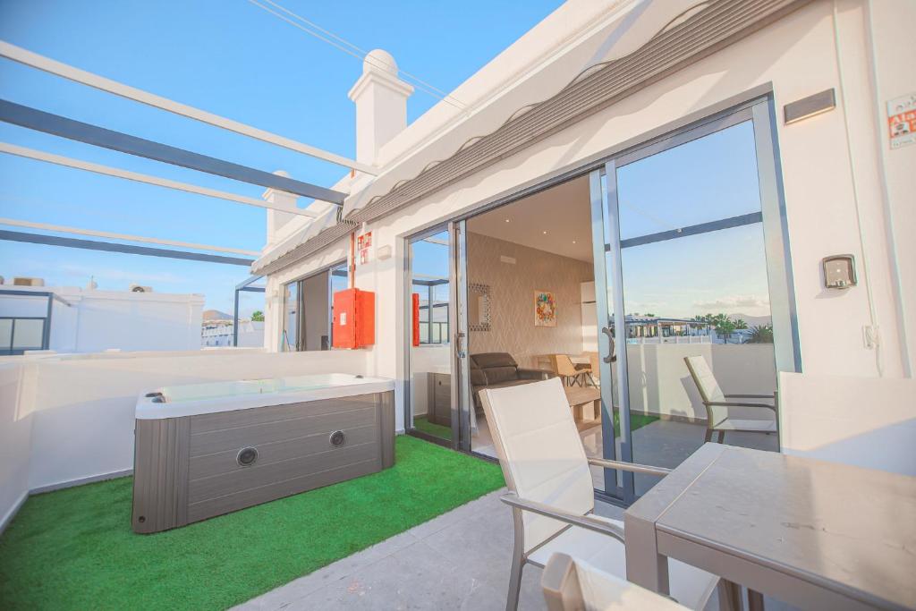 Atlantico Plaza 3A - 2 beds - 2 baths